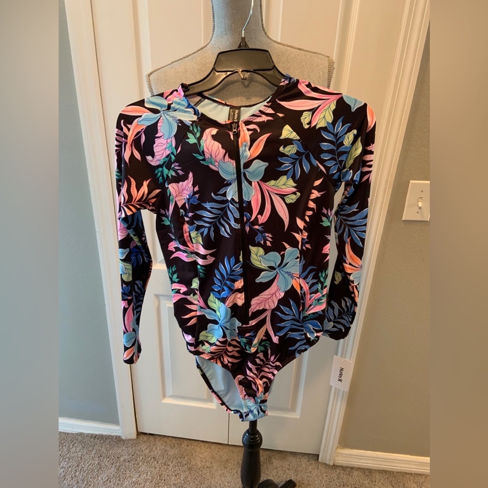 Hurley ladies from zip L/S surf swim suit size large
